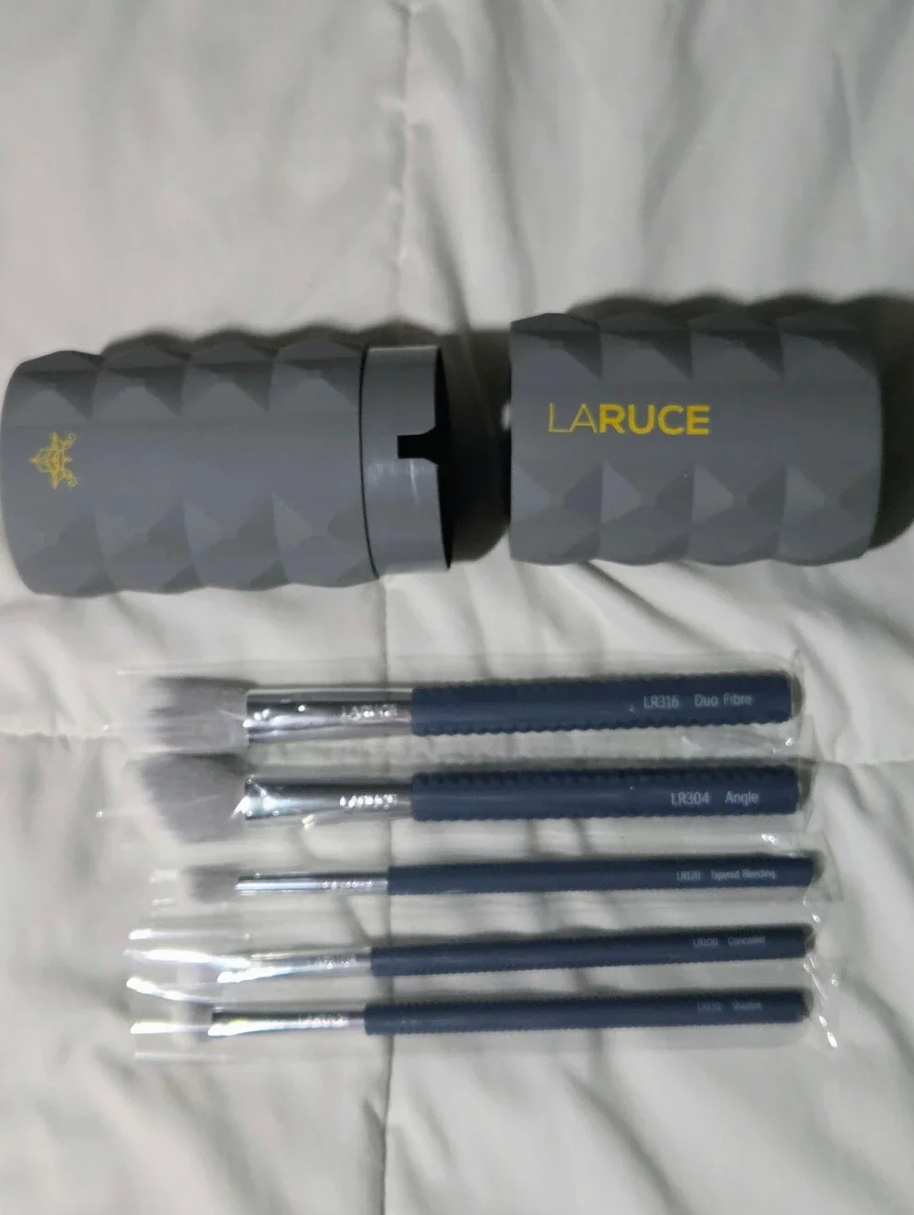 NWT LaRuce Beauty The Christine 5-Piece Makeup Brush Set & Grey Holder Case